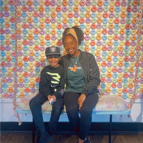 Meet your Poshers, Courtney & Cayden - Picture 3 of 4